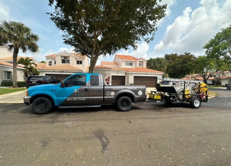 Roof cleaning Loxahatchee
